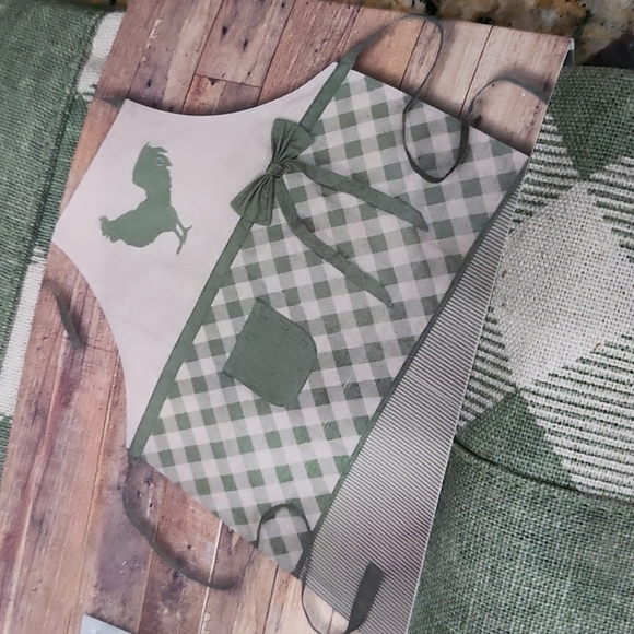 Farmhouse Apron - Picture 3 of 4